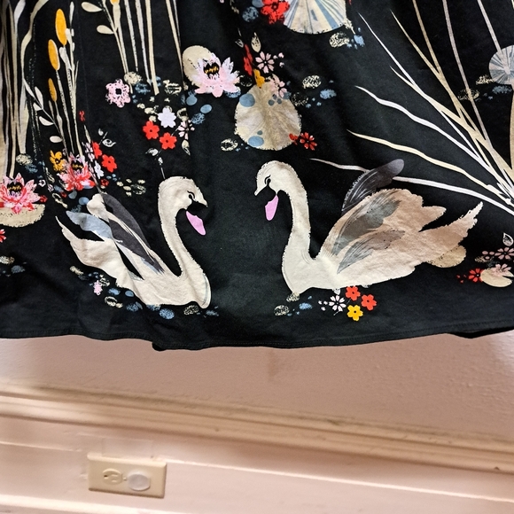 Belle Poque 1X Swan Dress - Picture 4 of 6